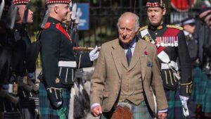 King Charles sobrevivió a una avalancha mortal que marcó su conciencia sobre la fragilidad de la vida