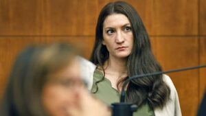 Comienza el juicio por asesinato de madre acusada de matar a sus tres hijos en Massachusetts