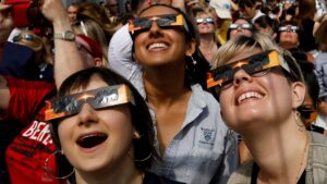 España distribuirá dos millones de gafas gratuitas para el eclipse solar del 12 de agosto