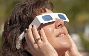Dónde comprar gafas homologadas para el eclipse solar del 12 de agosto y precios en supermercados