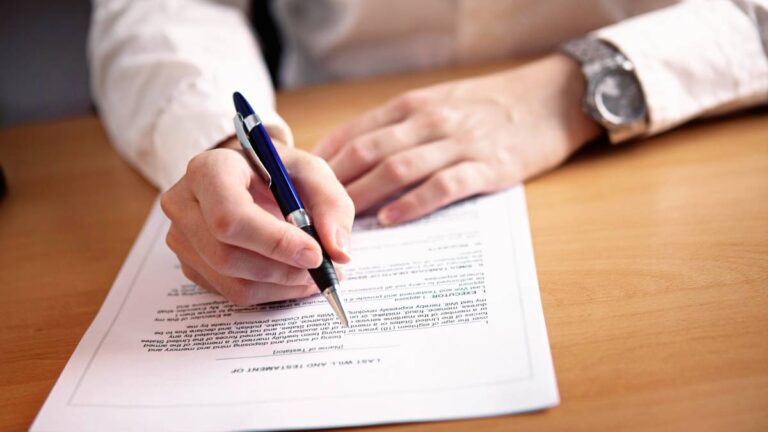 Guía legal para herencias sin testamento: ¿quiénes pueden reclamar bienes según el Código Civil?