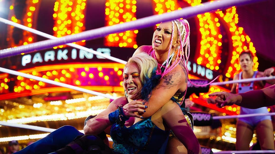 Kandi Krush: De esperanzas olímpicas a estrella en ascenso de Women of Wrestling