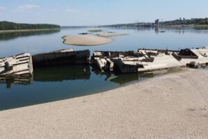 La sequía extrema del Danubio expone más de 200 barcos nazis hundidos desde la Segunda Guerra Mundial