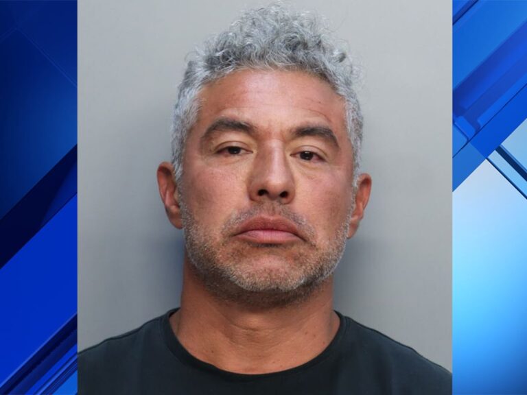 Arrestan en Miami Beach a maestro de Texas tras encontrar a menor con autismo en peligro