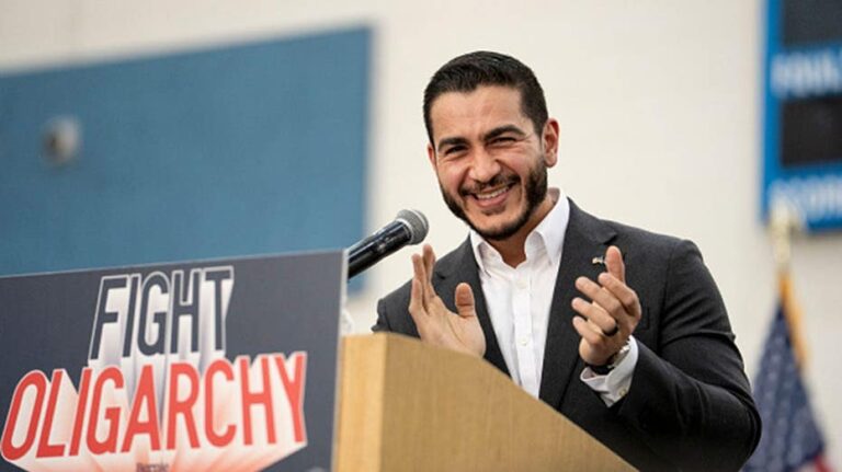 Candidato demócrata en Michigan critica la masculinidad tóxica vinculada al fútbol americano en posteos antiguos