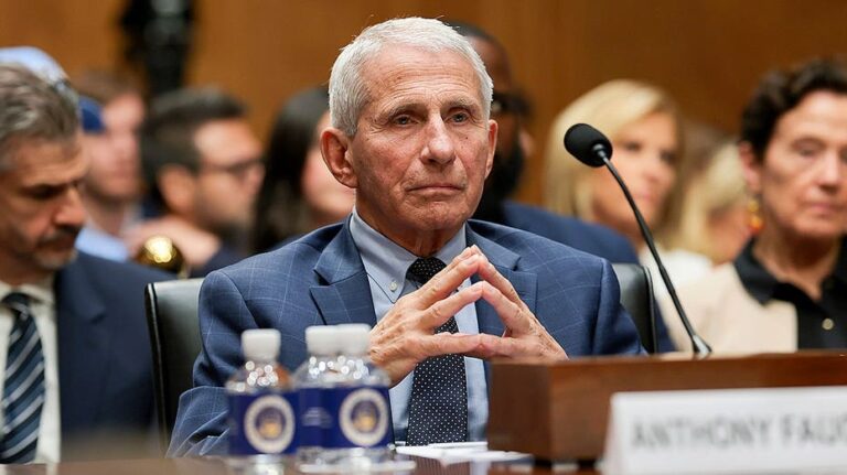 Textos inéditos revelan que Anthony Fauci y otros expertos conocían la ineficacia de los tapabocas durante la pandemia