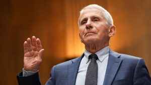 Anthony Fauci invocó 111 veces la Quinta Enmienda en Congreso tras prometer transparencia