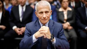 Exreportera de CBS denuncia censura tras cuestionar a Anthony Fauci durante la pandemia