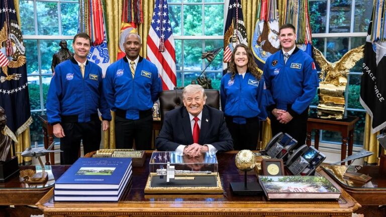 Trump reconocerá a astronautas de Artemis II por su viaje histórico más allá de la Luna