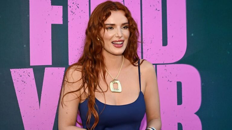 Bella Thorne deslumbra con bikini verde en día de playa junto a su prometido
