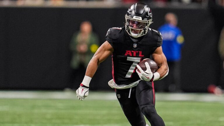 Kevin Stefanski y Bijan Robinson inspiran esperanza cautelosa en la ofensiva de los Falcons para la temporada 2026
