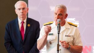 Gobierno de Trump limita fondos federales para tratamientos de disforia de género en menores