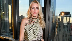 Busy Philipps revela diagnóstico de tumor cerebral raro tras escaneo corporal
