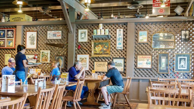 Cracker Barrel regresa a sus raíces y mejora su perspectiva financiera en 2026