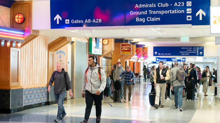 Aeropuerto Dallas-Fort Worth instalará estaciones de lavado de pies islámico en baños