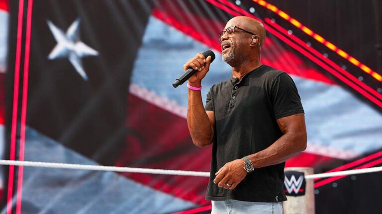 Darius Rucker abre la segunda noche de WWE SummerSlam con interpretación del himno nacional