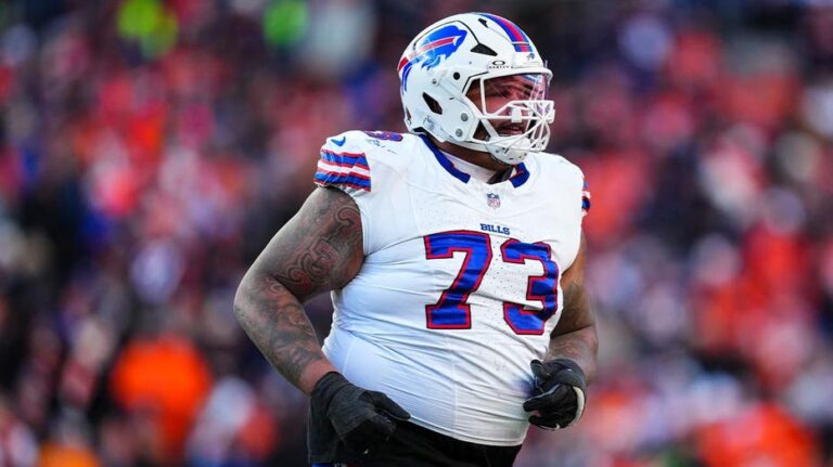 Dion Dawkins, jugador de los Bills, genera polémica tras recoger heces de su perro en campo de prácticas