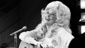 Dolly Parton, la artista country más influyente según Billboard, celebra casi siete décadas de trayectoria
