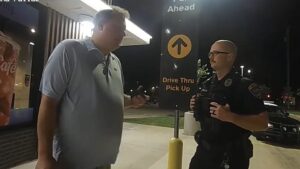 Secretario de Estado de Oklahoma arrestado por supuesta intoxicación pública en McDonald’s