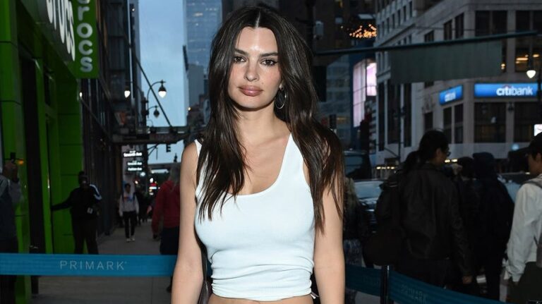 Emily Ratajkowski comparte su verano en imágenes y reflexiona sobre su vida tras el divorcio