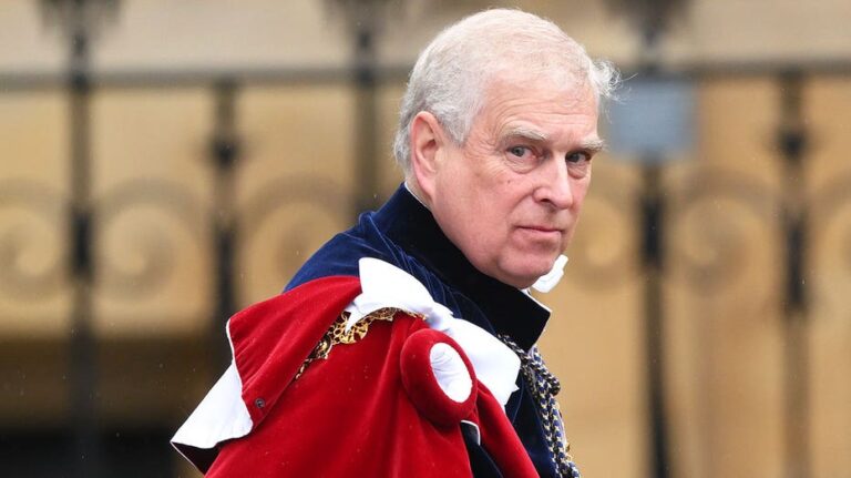 El príncipe Andrés se siente aislado y rechaza invitación del rey Carlos III por temor a ser excluido