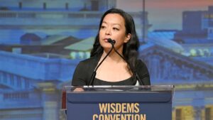 Candidata socialista a gobernador de Wisconsin enfrenta críticas por comentarios sobre raza y ‘blancura’