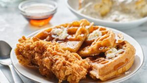 Chick-fil-A adapta el clásico desayuno sureño con alto contenido proteico para satisfacer a consumidores
