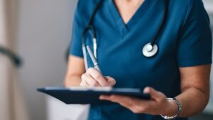 Congreso avanza para garantizar transparencia en precios de servicios médicos en EE. UU.