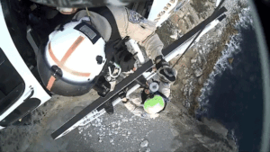 Rescatan a dos escaladores atrapados en acantilado de Big Sur en operación aérea de alto riesgo