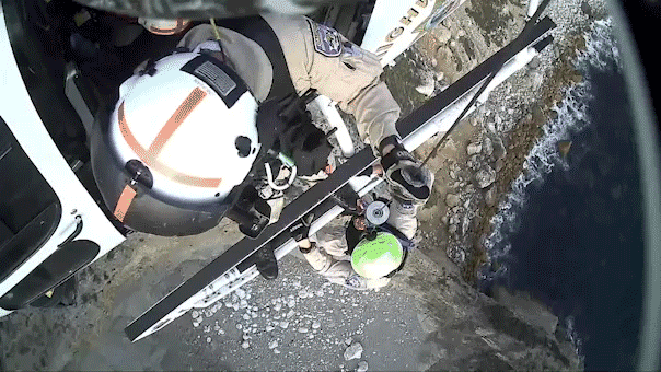 Rescatan a dos escaladores atrapados en acantilado de Big Sur en operación aérea de alto riesgo