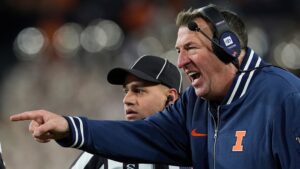 Bret Bielema critica a la SEC y destaca la evolución del fútbol americano universitario en medios del Big Ten