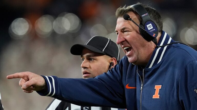 Bret Bielema critica a la SEC y destaca la evolución del fútbol americano universitario en medios del Big Ten