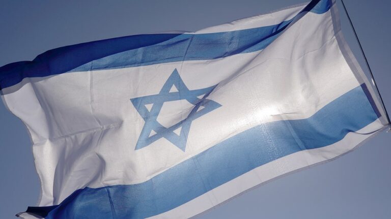 Estudiante israelí gana oro en olimpiada de informática y es descalificado por exhibir la bandera