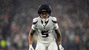 Jalen Pitre, primer atleta en la historia de la NFL en usar el Guardian Cap