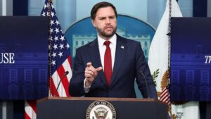 Vicepresidente JD Vance critica a figuras demócratas y elogia a miembros del gobierno Trump en video de TikTok