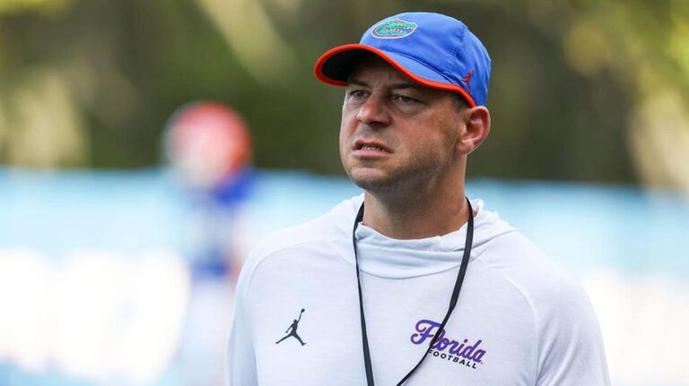 Entrenador de Florida Gators confronta a analista de ESPN por críticas a su afición a las pedicuras