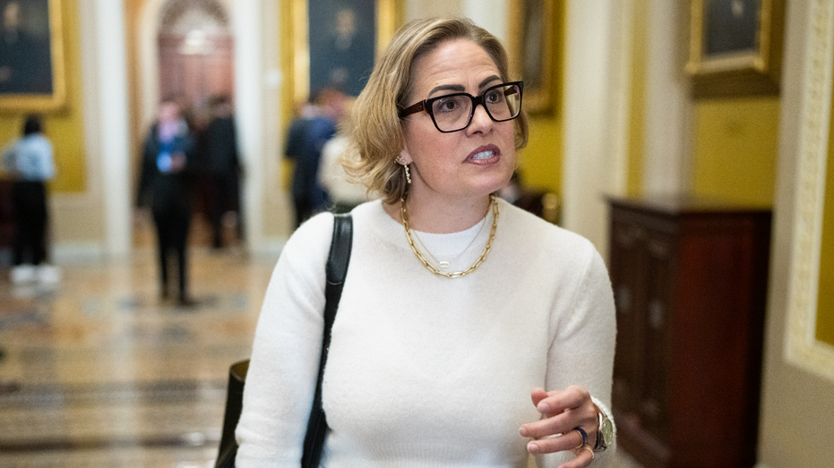Kyrsten Sinema enfrenta demanda por adulterio bajo antigua ley de alienación de afectos