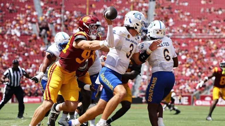 USC enfrenta críticas por escasa asistencia en su partido inaugural de fútbol americano 2026