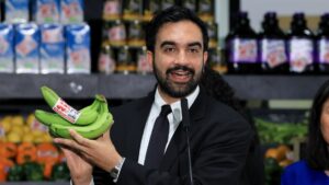 Alcalde de Nueva York enfrenta críticas por atribuirse aumento de propinas en entregas a domicilio