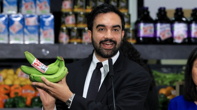 Alcalde de Nueva York enfrenta críticas por atribuirse aumento de propinas en entregas a domicilio