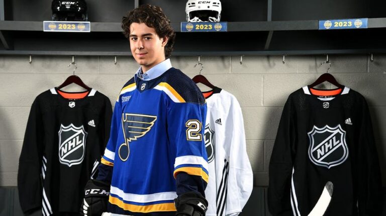 Jugador de hockey de Arizona State y elegido por St. Louis Blues hospitalizado tras colapso en entrenamiento