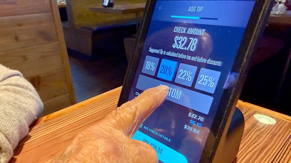 El auge de las propinas digitales eleva la presión sobre el consumidor en Estados Unidos