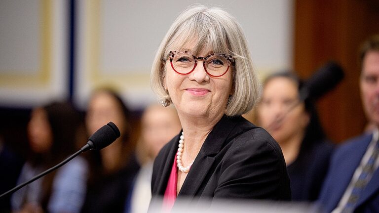 Directora del Smithsonian defiende la historia como herramienta de justicia social