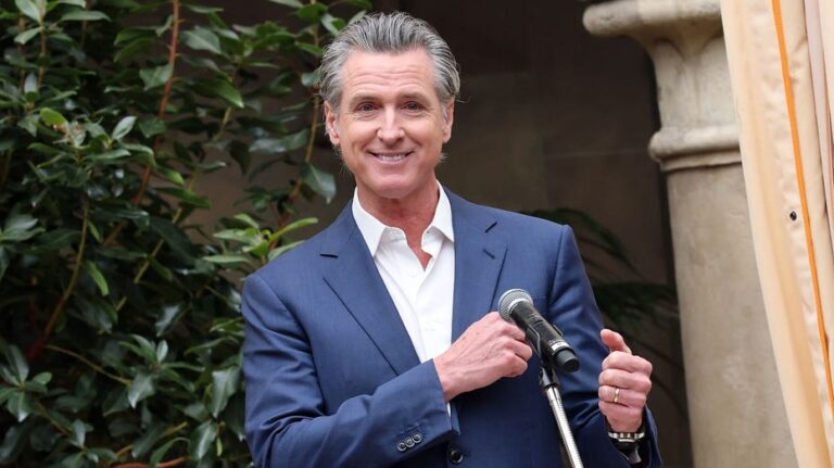 Gavin Newsom y la lucha por liderar la izquierda radical en Estados Unidos