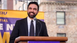 Alcalde de Nueva York evita confirmar campaña para subir impuestos a ricos y empresas