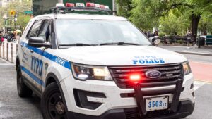 Policía de Nueva York condenado por uso ilegal de chokehold tras prohibición de 2020