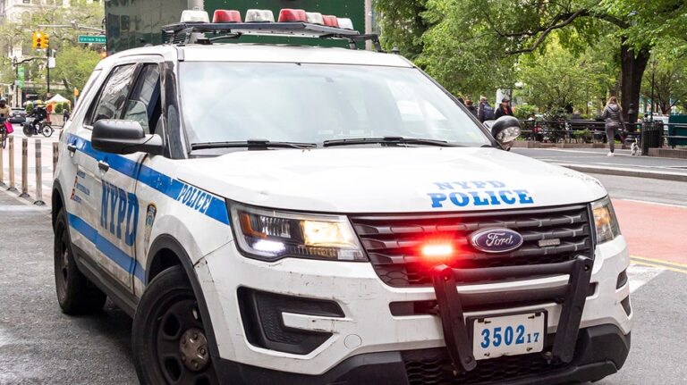 Policía de Nueva York condenado por uso ilegal de chokehold tras prohibición de 2020