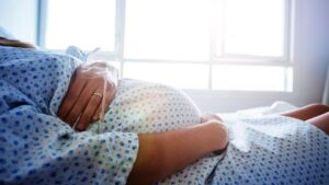 Nueva ley en Massachusetts elimina límites para abortos y divide a legisladores demócratas