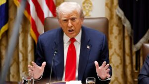 Reformas al bienestar de Trump marcan un avance histórico pero enfrentan desafíos de implementación
