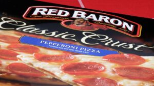 Red Baron celebra 50 años con una pizza que incluye 50 ingredientes distintos